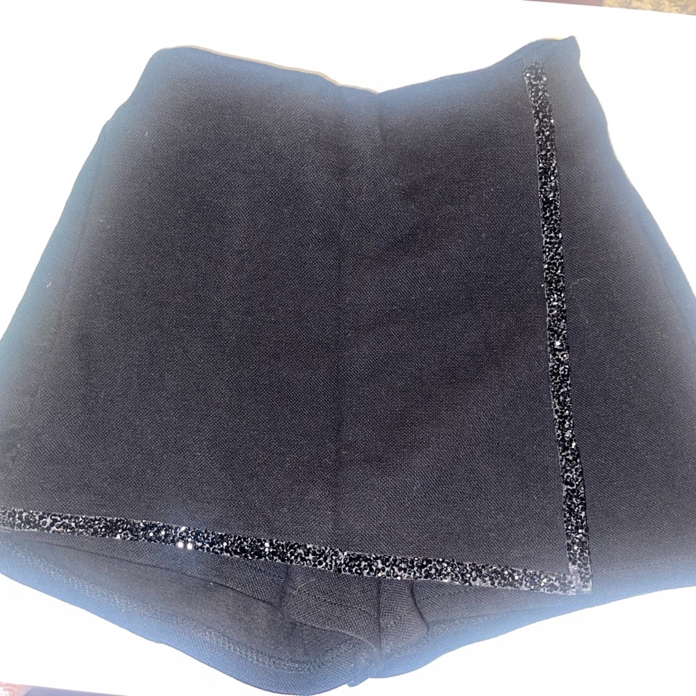 Beautiful gem stones skort. Perfect for winter or summer.